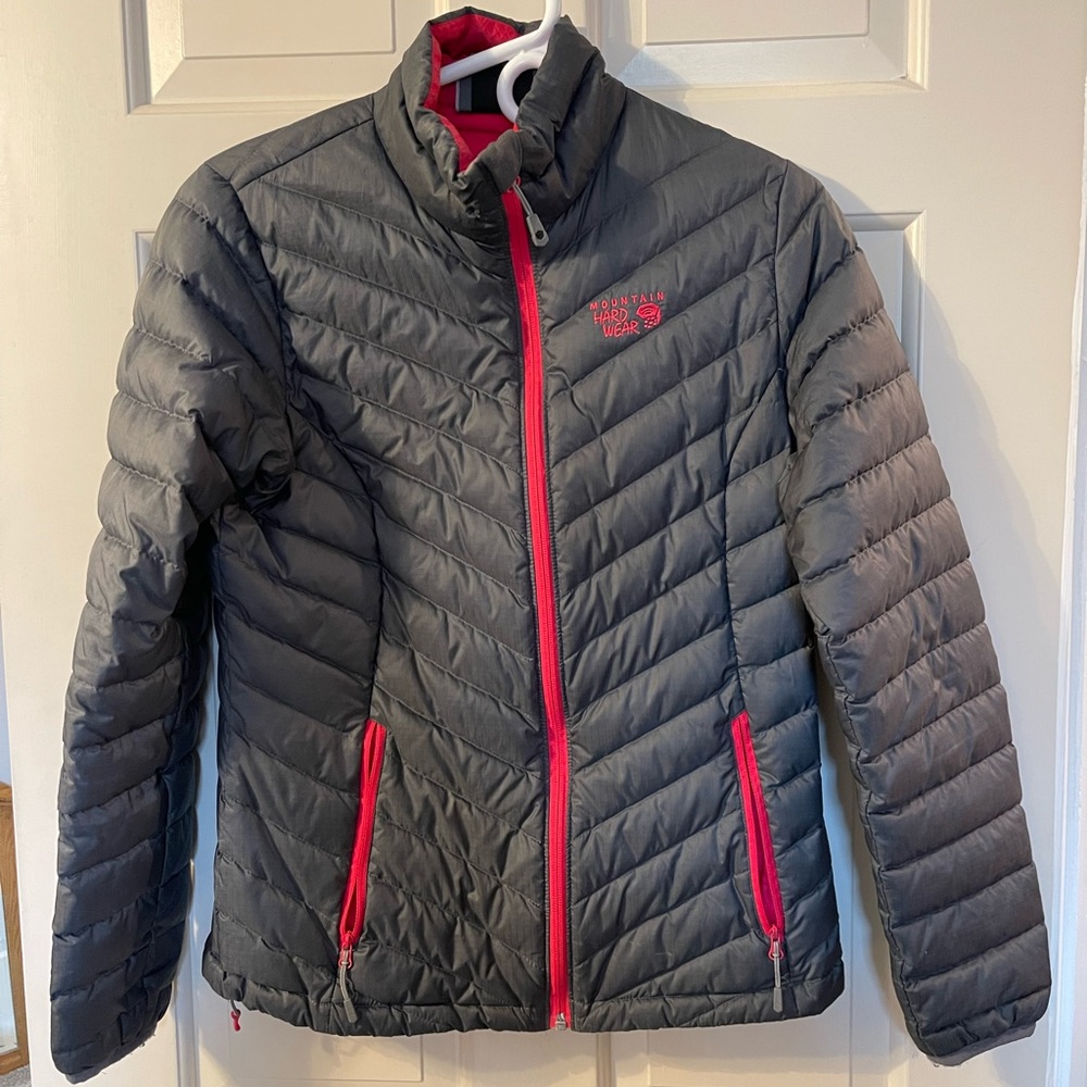 Mountain Hardware Woman’s Down Jacket.Size Small Charcoal Grey Non Smoke Home.